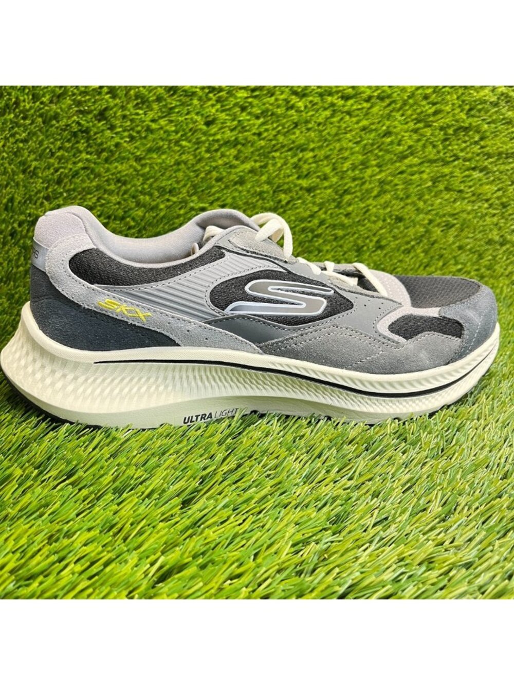 Skechers Go Run Consistent 2.0 Mens Size 9EE Black Gray Running Shoes Sneakers